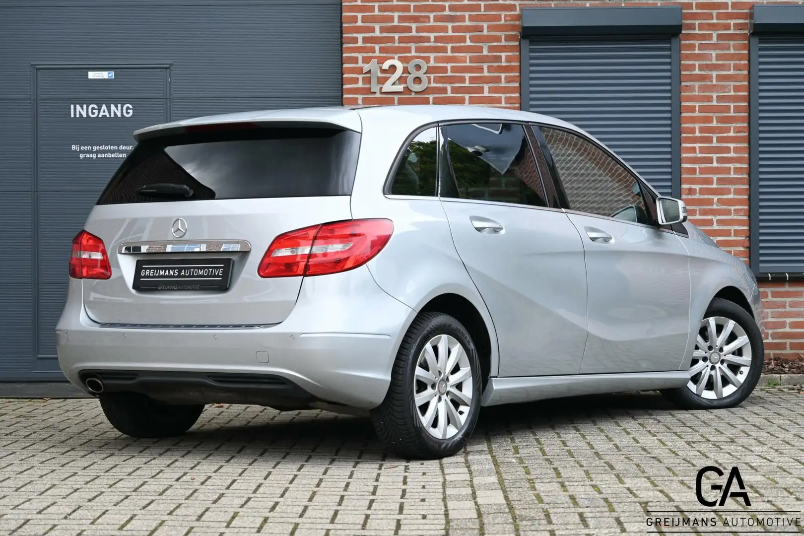 Mercedes-Benz B 180 Ambition |NAVI|AUTOMAAT|LEER| Grijs - 2
