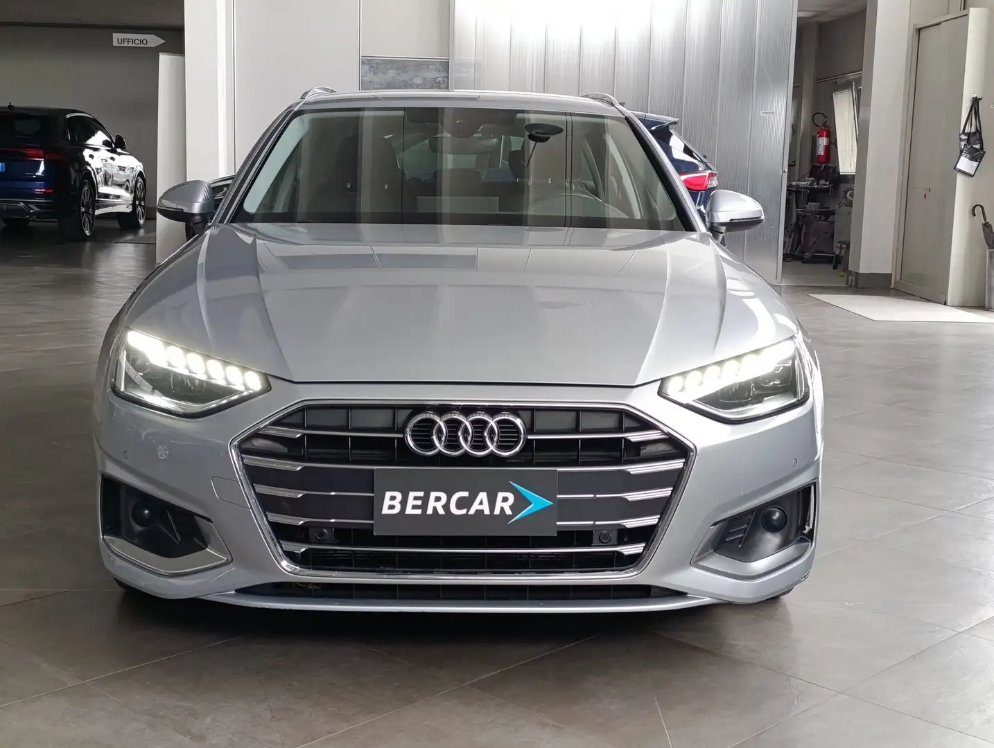 Audi A4 A4 Avant 35 TDI/163 CV S tronic Business Advanced Silber - 2