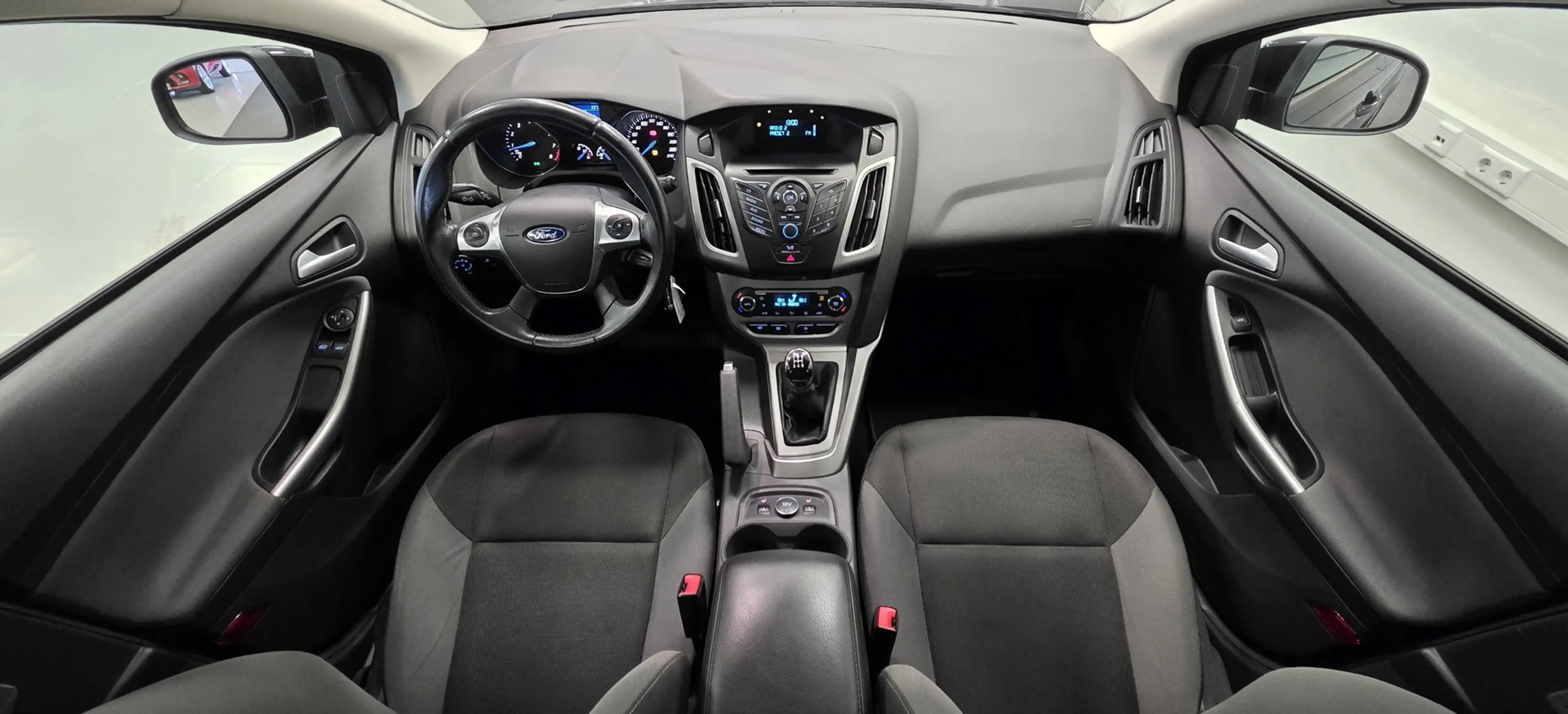 Ford Focus Wagon 1.0 EcoBoost Edition Trekhaak Goed onderhoud — photo 9