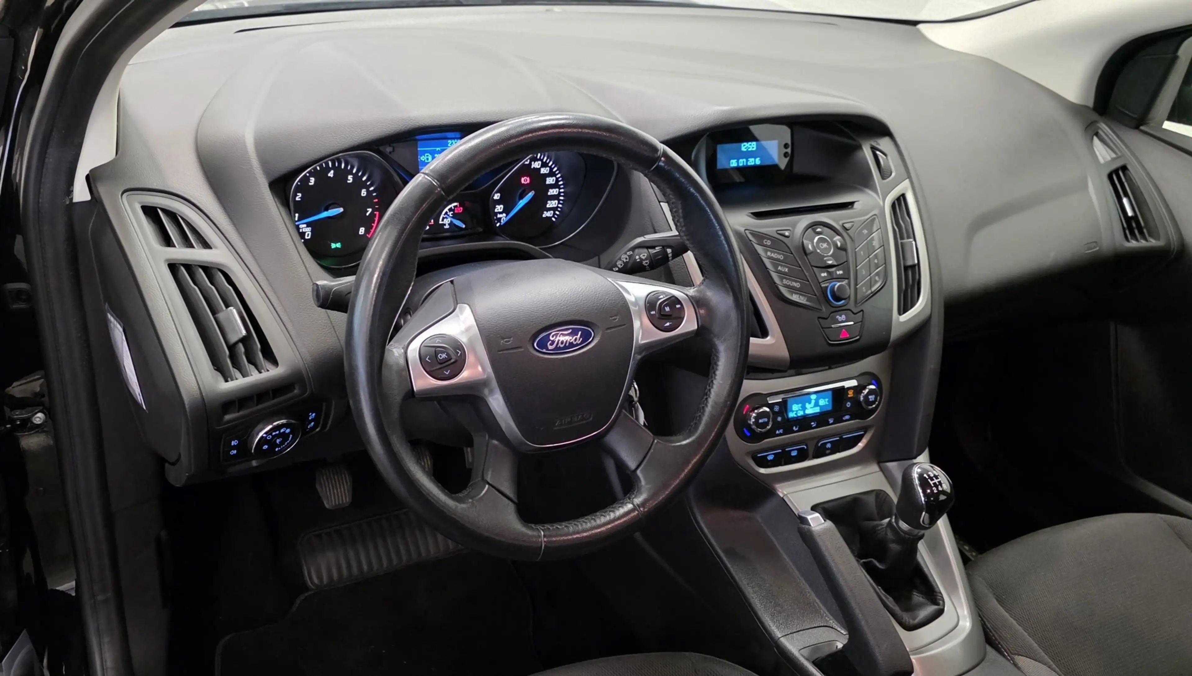 Ford Focus Wagon 1.0 EcoBoost Edition Trekhaak Goed onderhoud — photo 10
