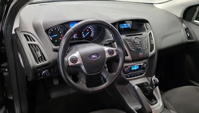 Ford Focus view 10