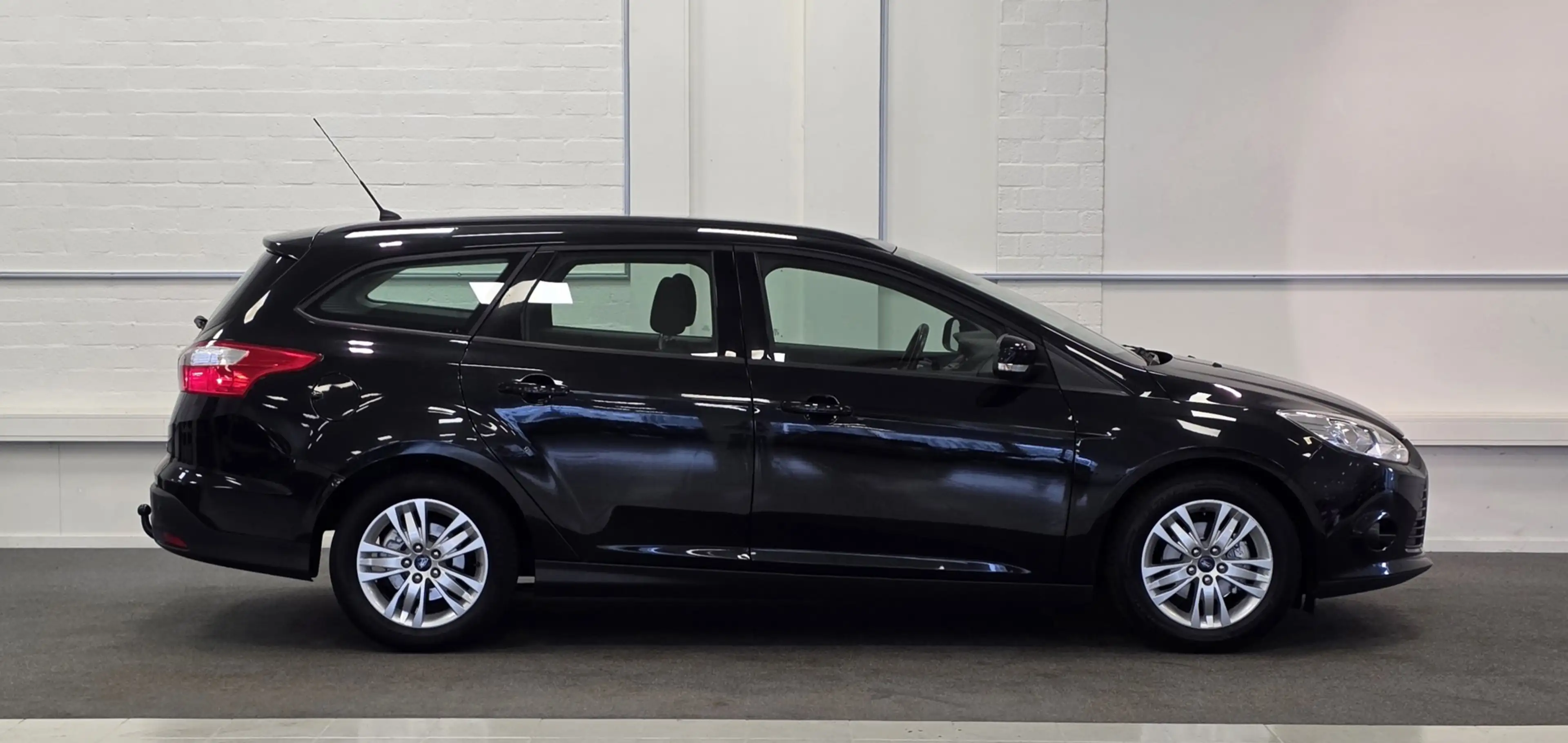 Ford Focus Wagon 1.0 EcoBoost Edition Trekhaak Goed onderhoud — photo 5