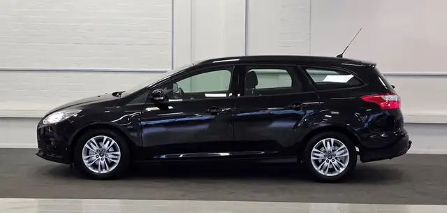 Ford Focus view 4