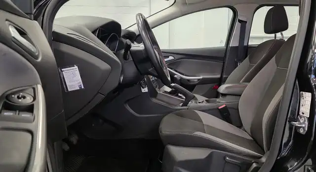 Ford Focus view 11