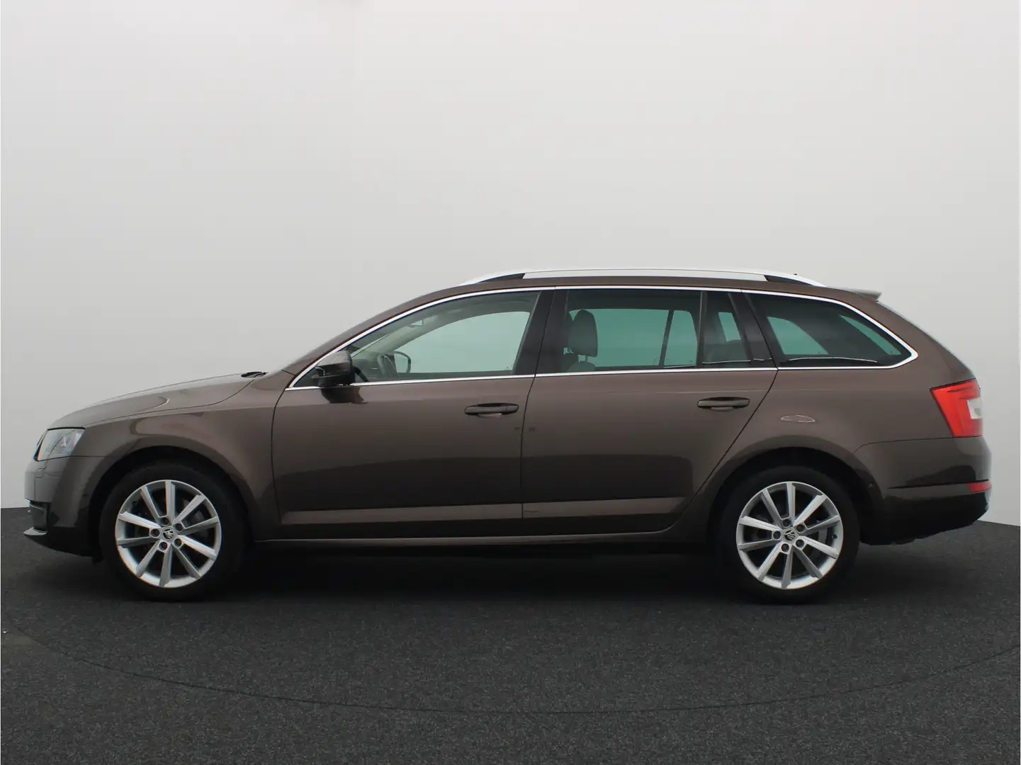 Skoda Octavia Combi 1.8 TSI 180PK Greentech Elegance Businesslin Braun - 2