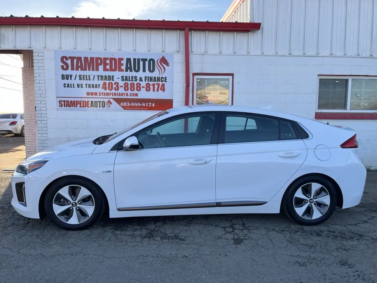 Hyundai IONIQ снимка Hyundai IONIQ