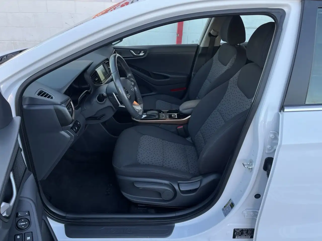 Hyundai IONIQ снимка Hyundai IONIQ