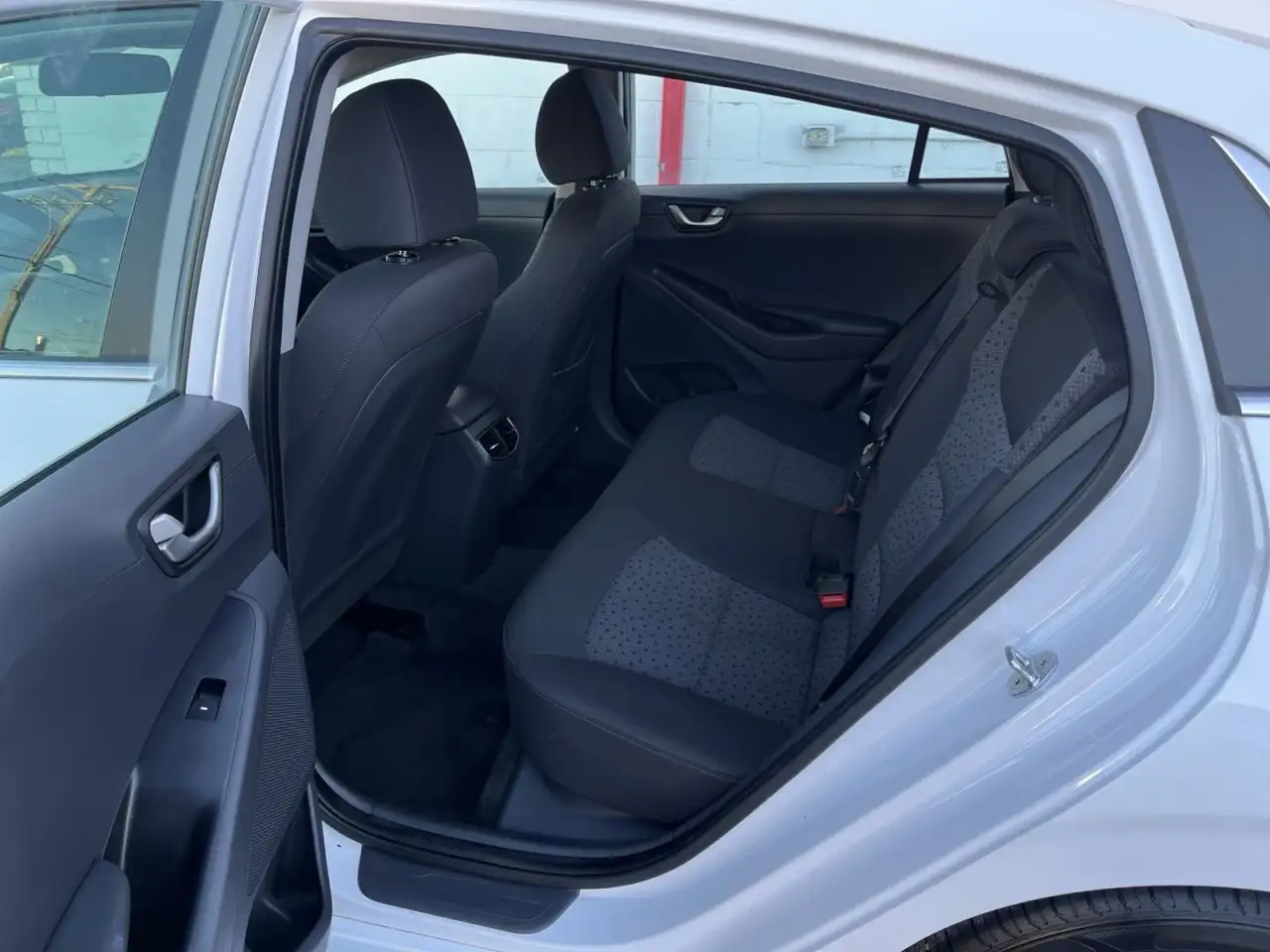 Hyundai IONIQ снимка Hyundai IONIQ