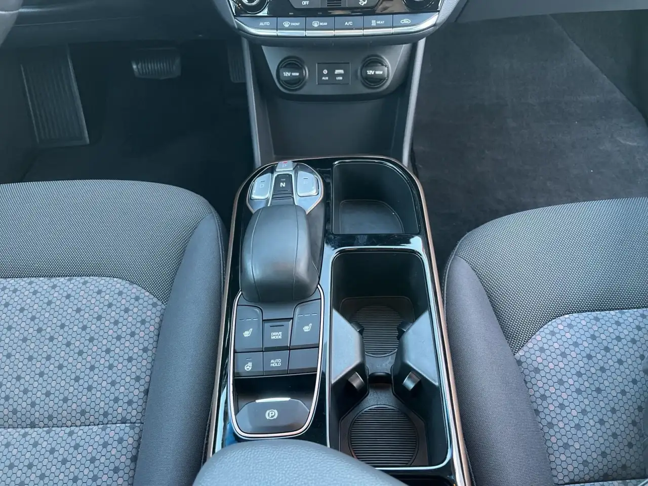 Hyundai IONIQ снимка Hyundai IONIQ