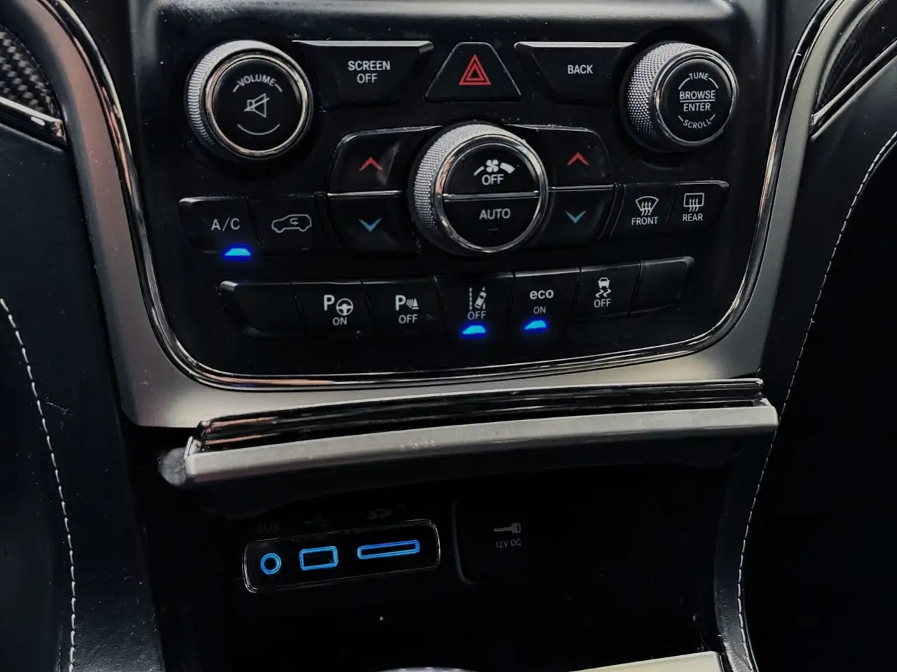 Jeep Grand Cherokee снимка Jeep Grand Cherokee