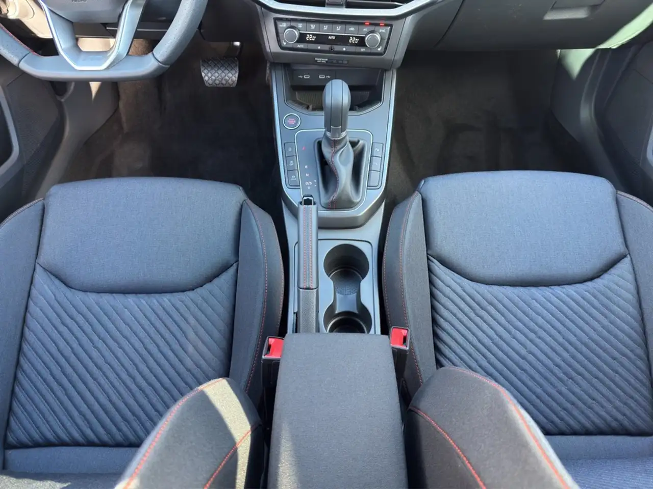 SEAT Arona 1.0 TSI DSG FR Black Edition VIRTUAL*NAVI*LED*A... 15