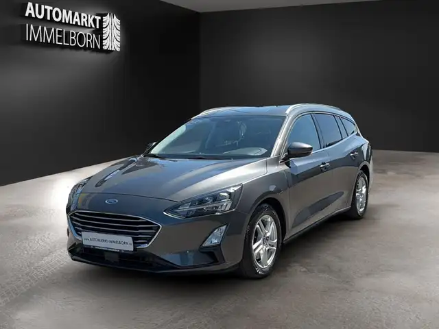 Ford Focus view 3