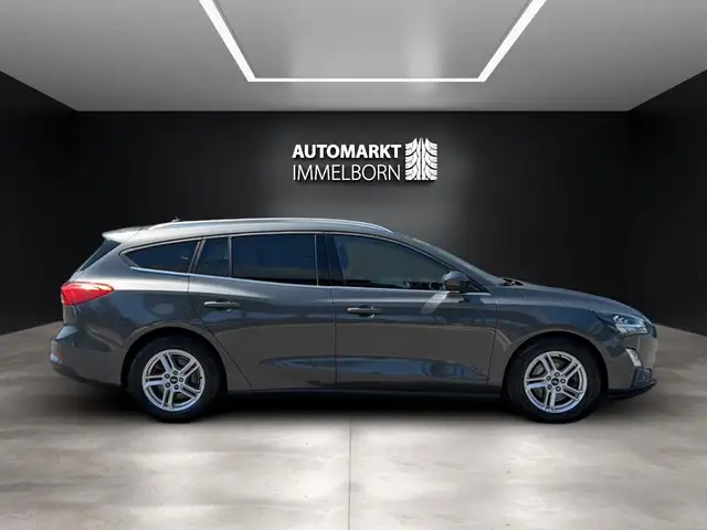 Ford Focus view 11