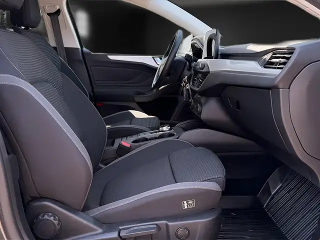 Ford Focus view 15