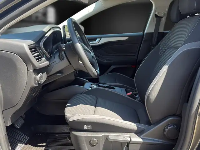 Ford Focus view 14
