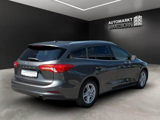 Ford Focus view 8
