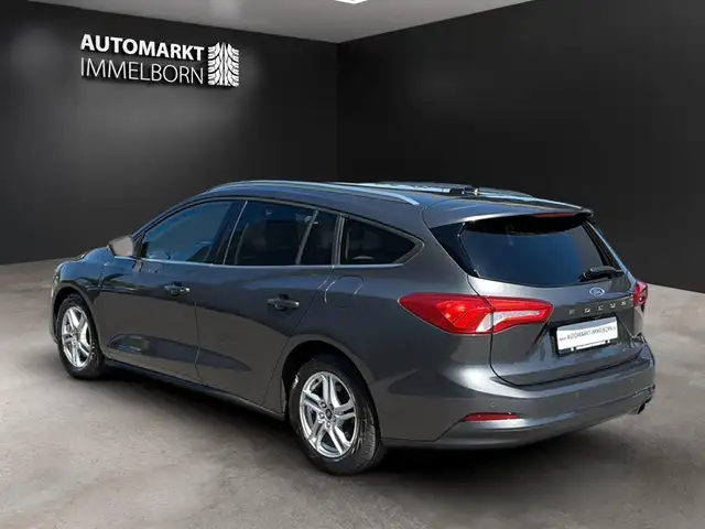 Ford Focus view 6
