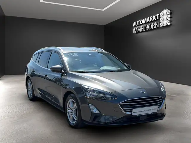 Ford Focus view 2