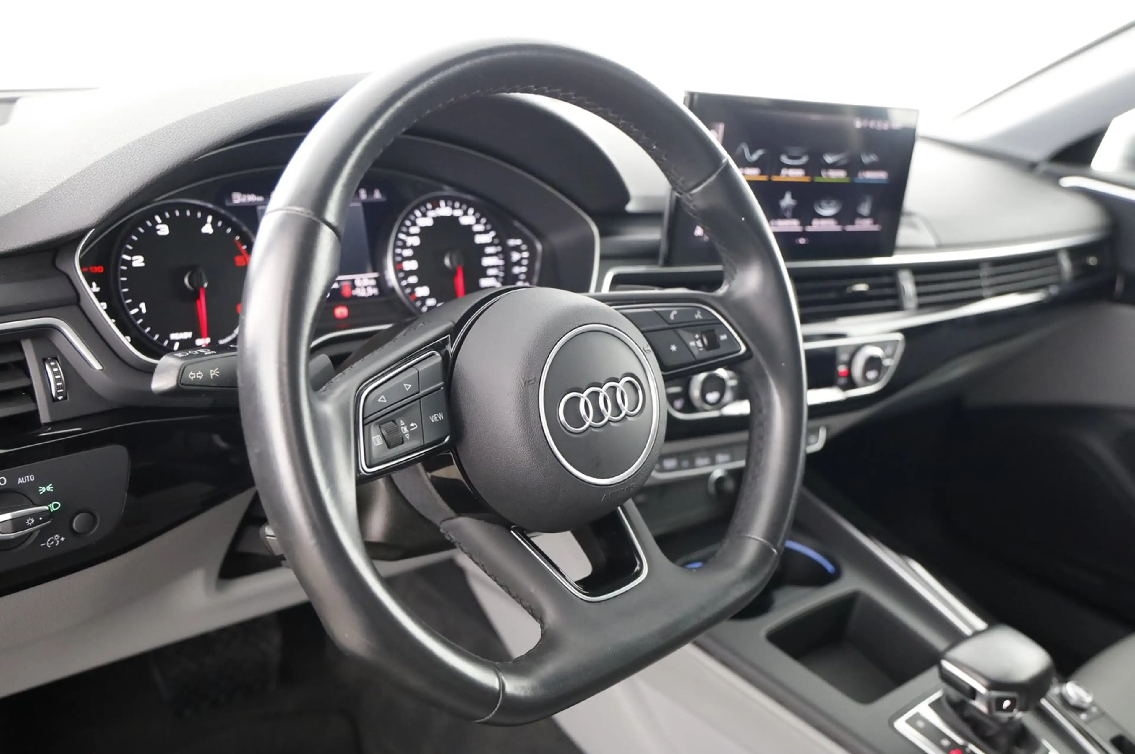 Audi A4 35 TDI S line — photo 8