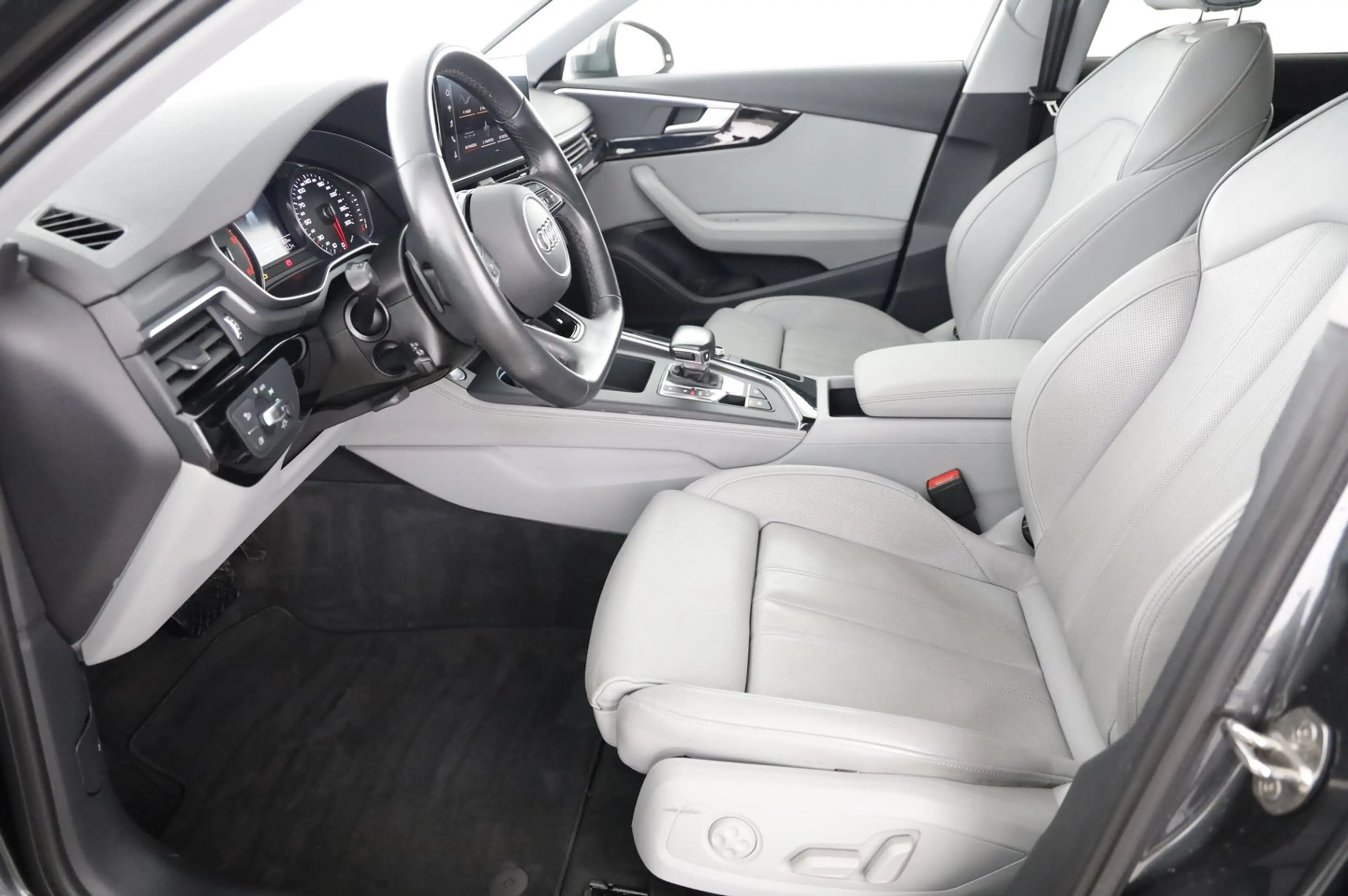 Audi A4 35 TDI S line — photo 5