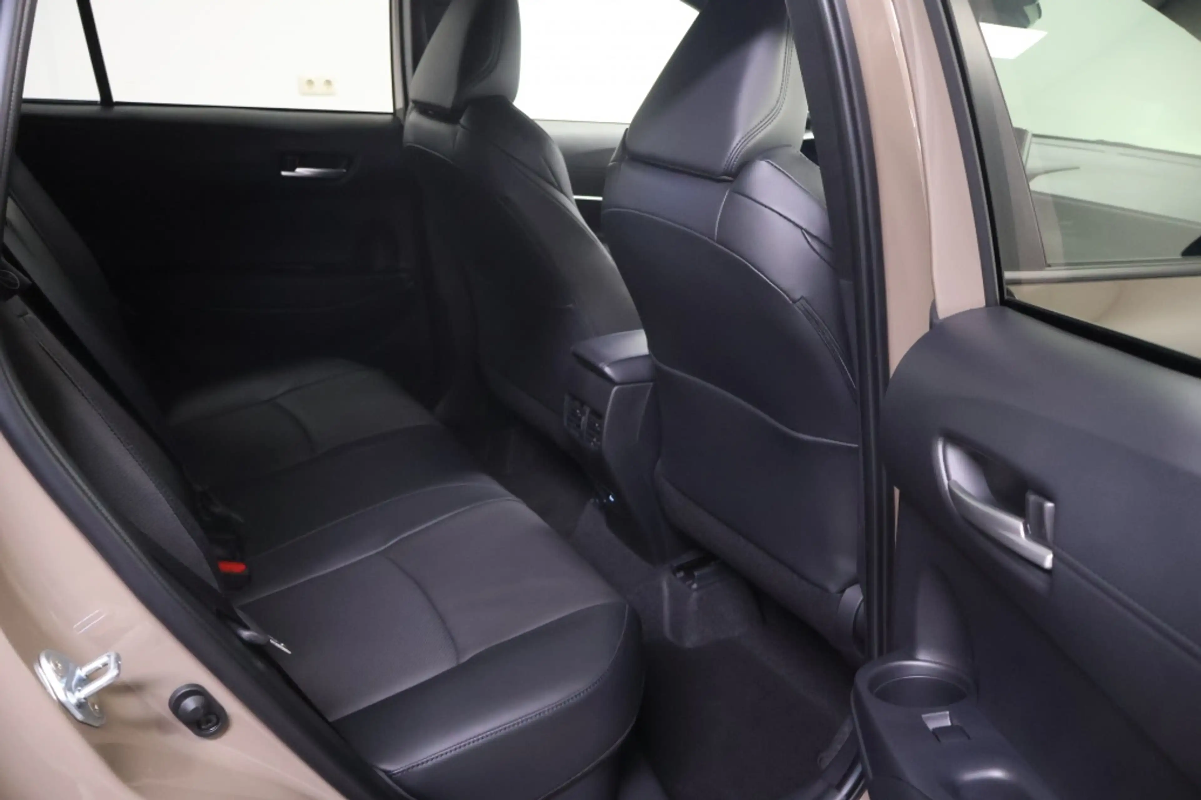 Toyota Corolla Cross Hybrid 180 Executive | AWD | 4x4 | Direct leverbaa — photo 15