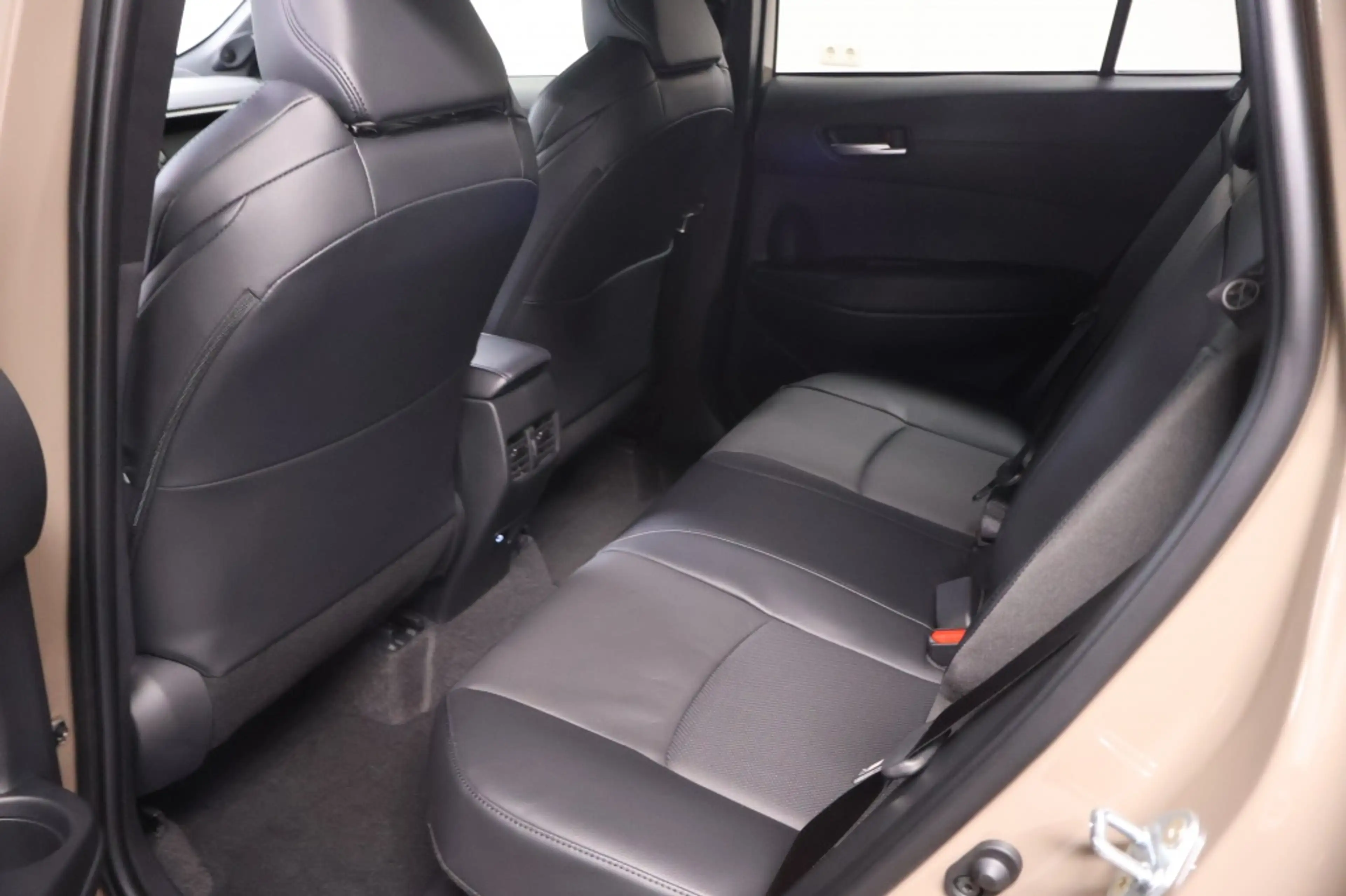 Toyota Corolla Cross Hybrid 180 Executive | AWD | 4x4 | Direct leverbaa — photo 11