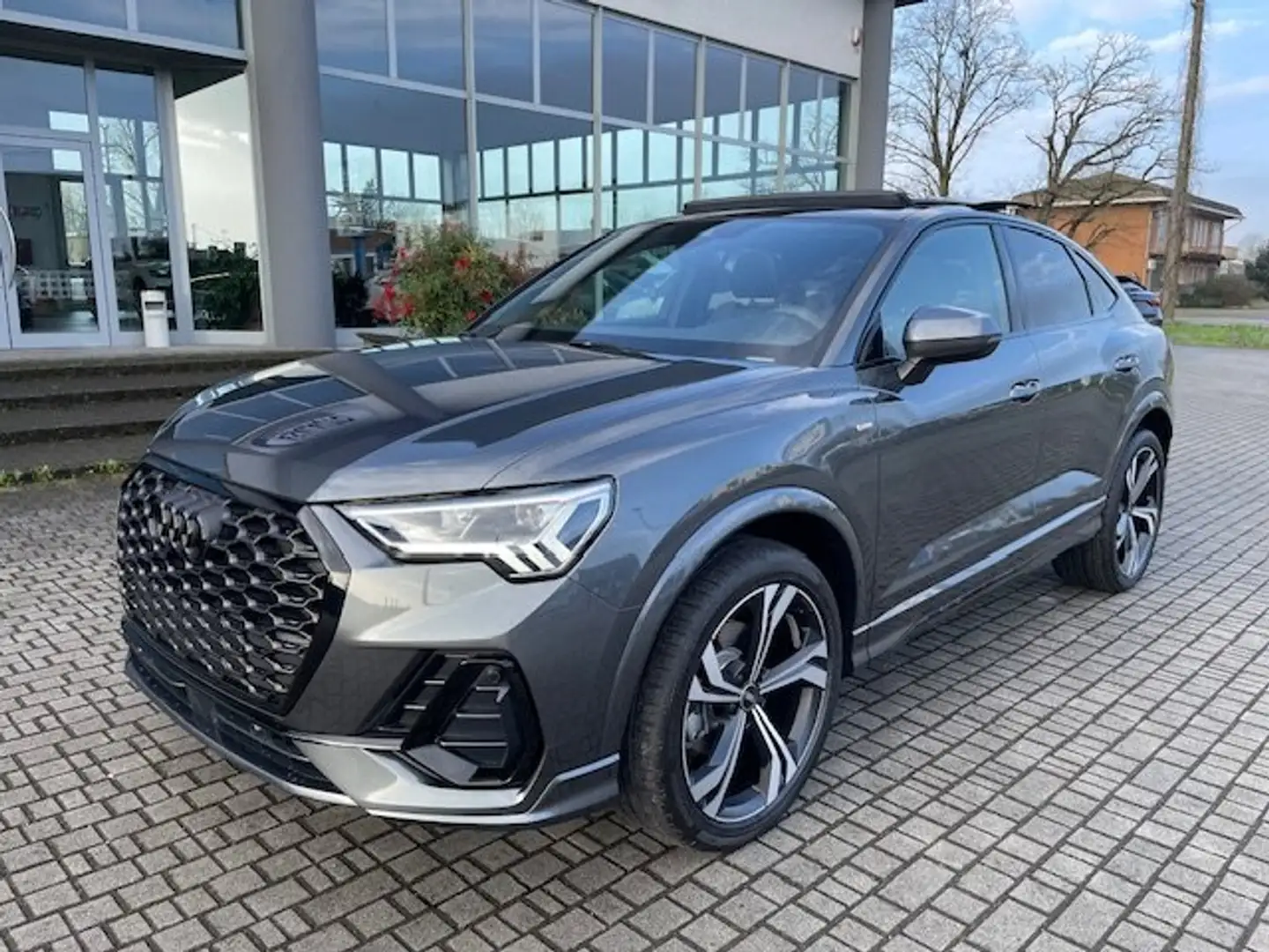 Audi Q3 SPB Sportback 35 TDI S tronic S Line KM.0 TETTO/20 Grigio - 2