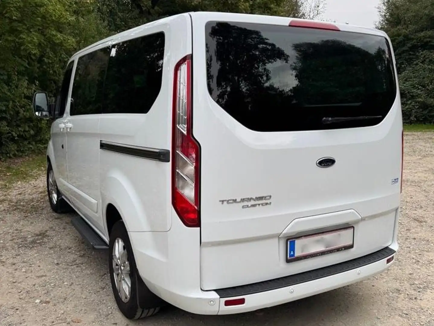 Ford Tourneo Custom Tourneo Custom L1H1 Titanium 2,2 TDCi Titanium Weiß - 2