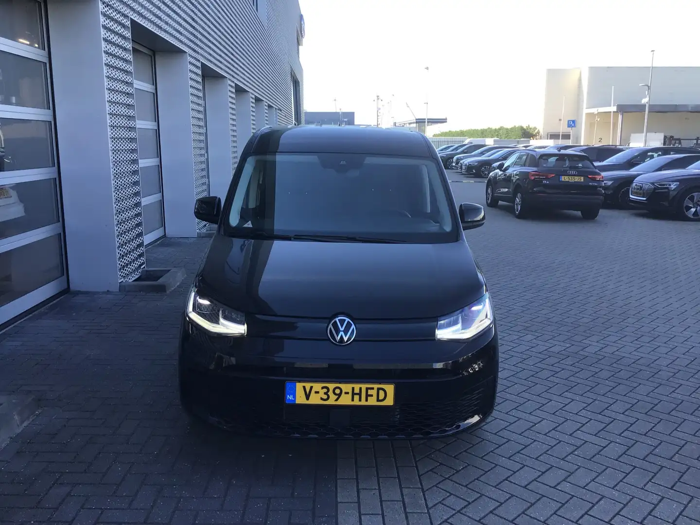 Volkswagen Caddy Cargo 2.0 TDI 122PK DSG L1H1 Style Zwart - 2