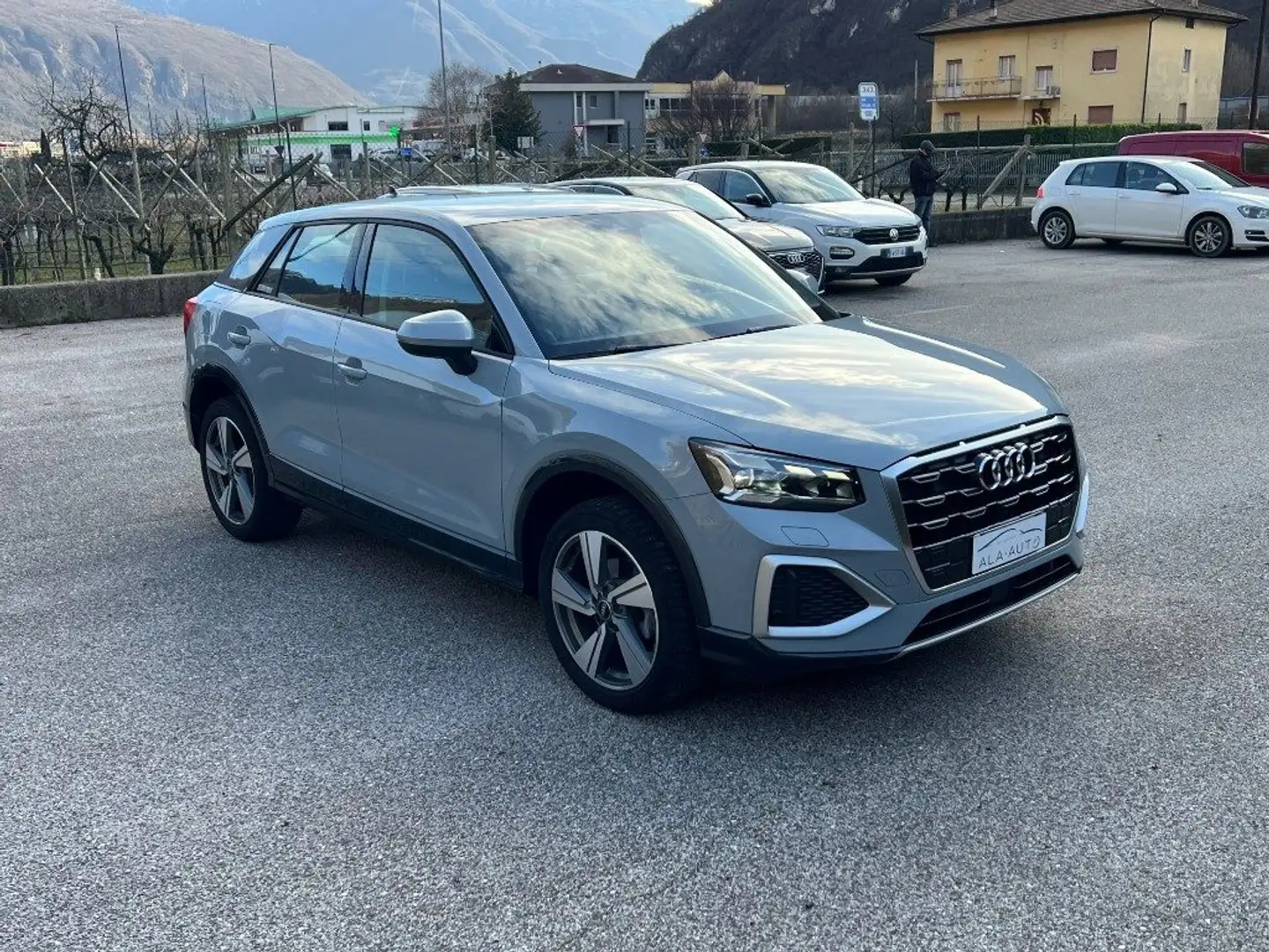 Audi Q2 35 TFSI S tronic Grau - 2