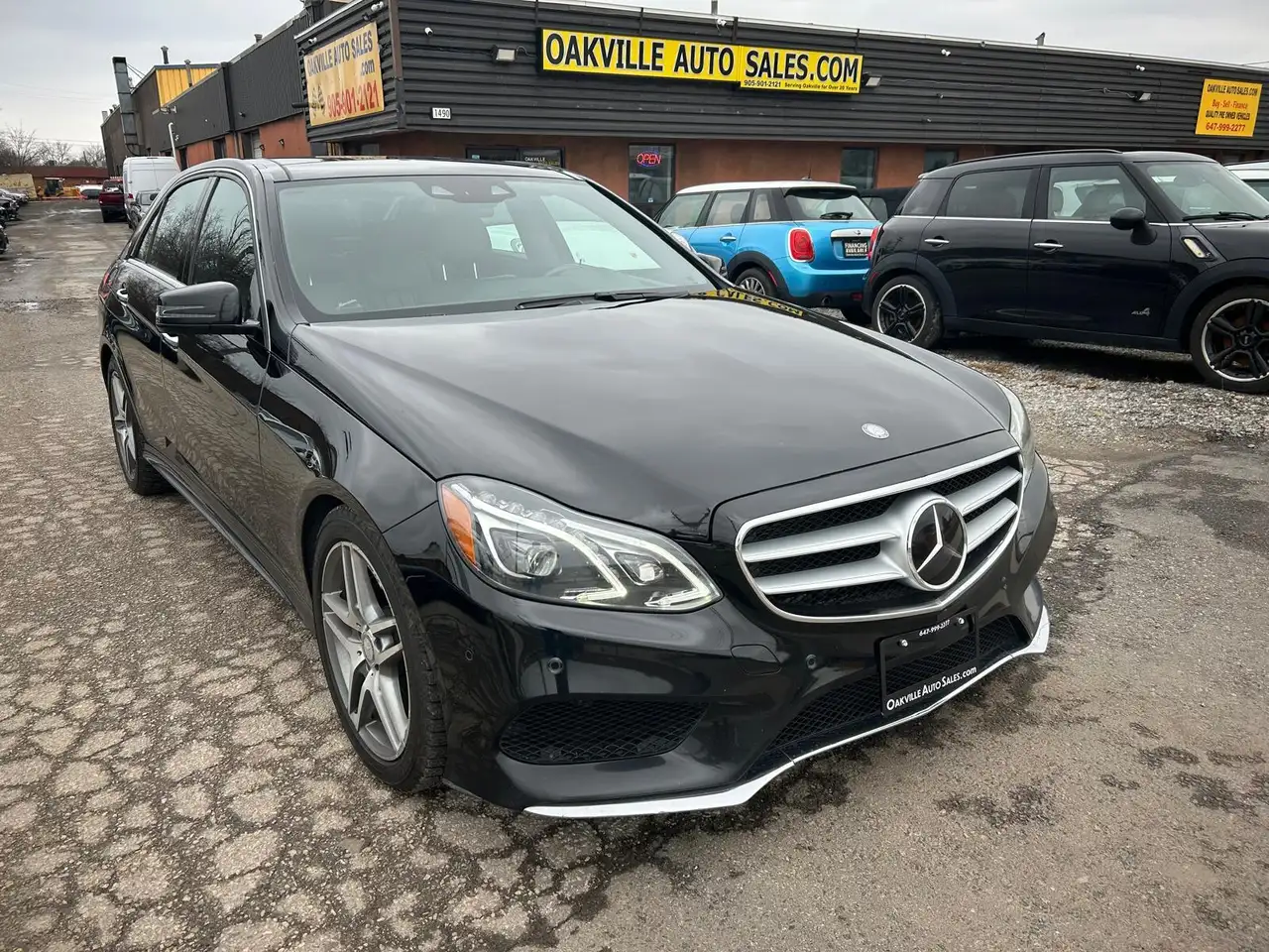Mercedes-Benz E-Class снимка Mercedes-Benz E-Class