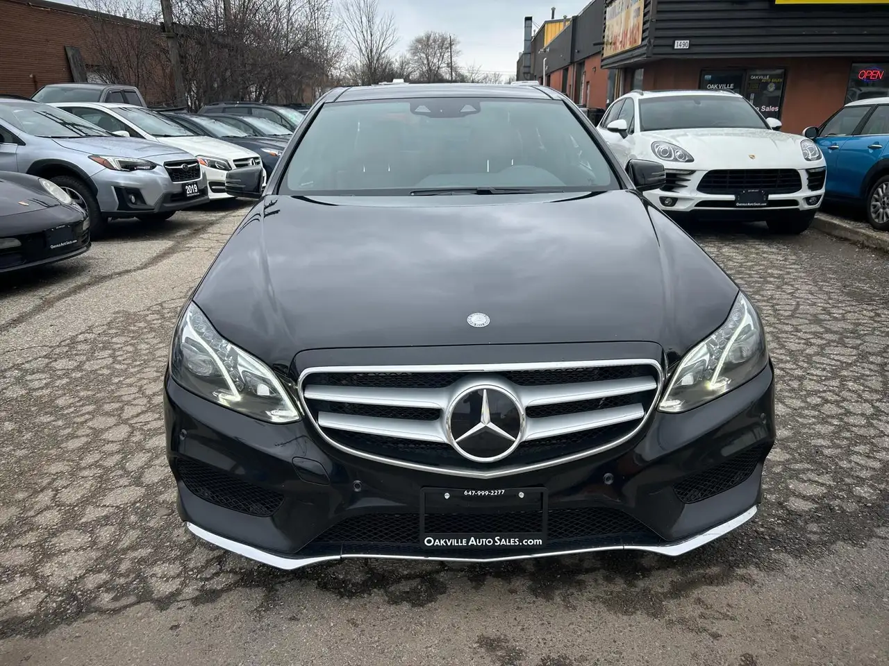 Mercedes-Benz E-Class снимка Mercedes-Benz E-Class