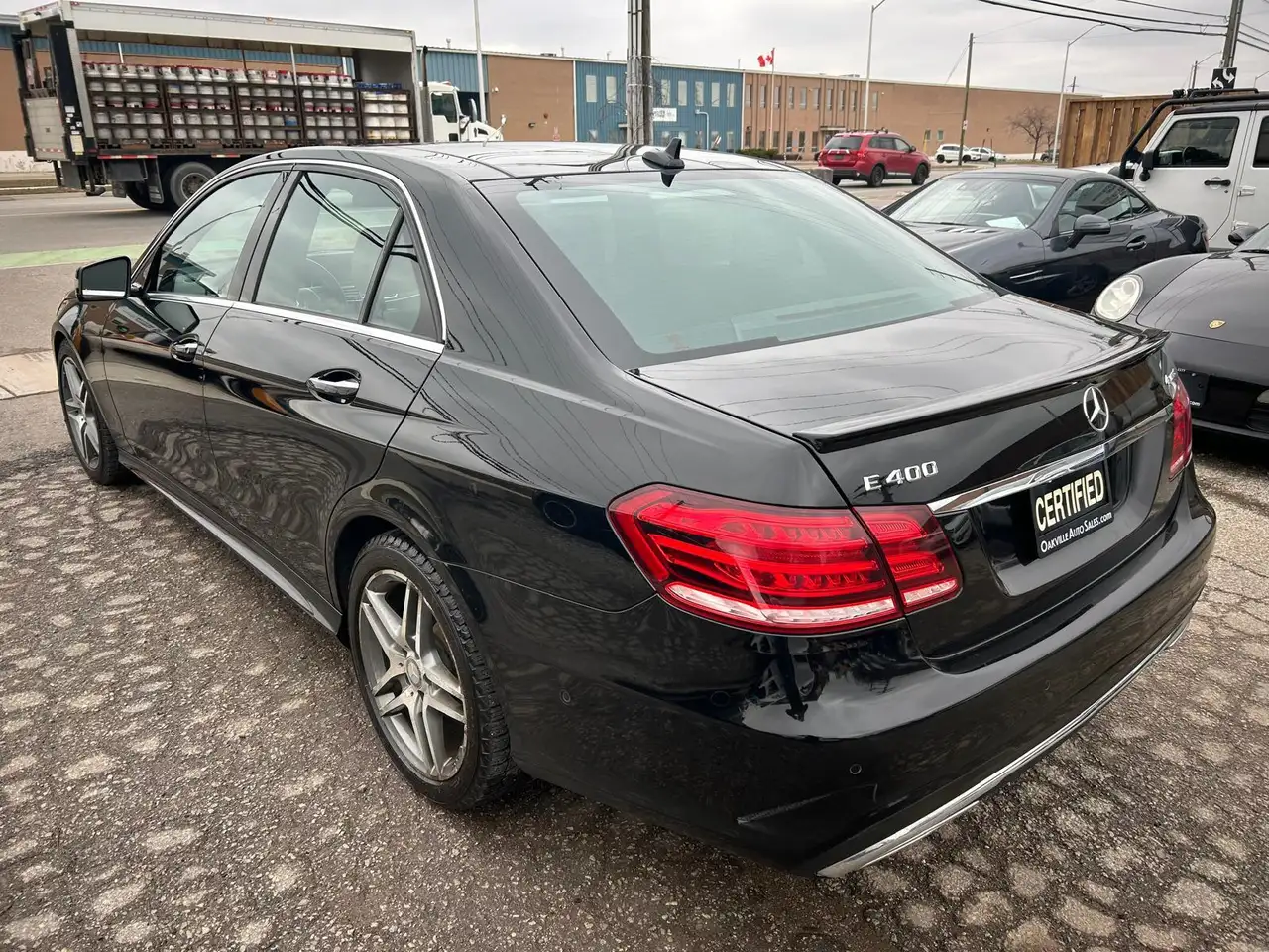 Mercedes-Benz E-Class снимка Mercedes-Benz E-Class