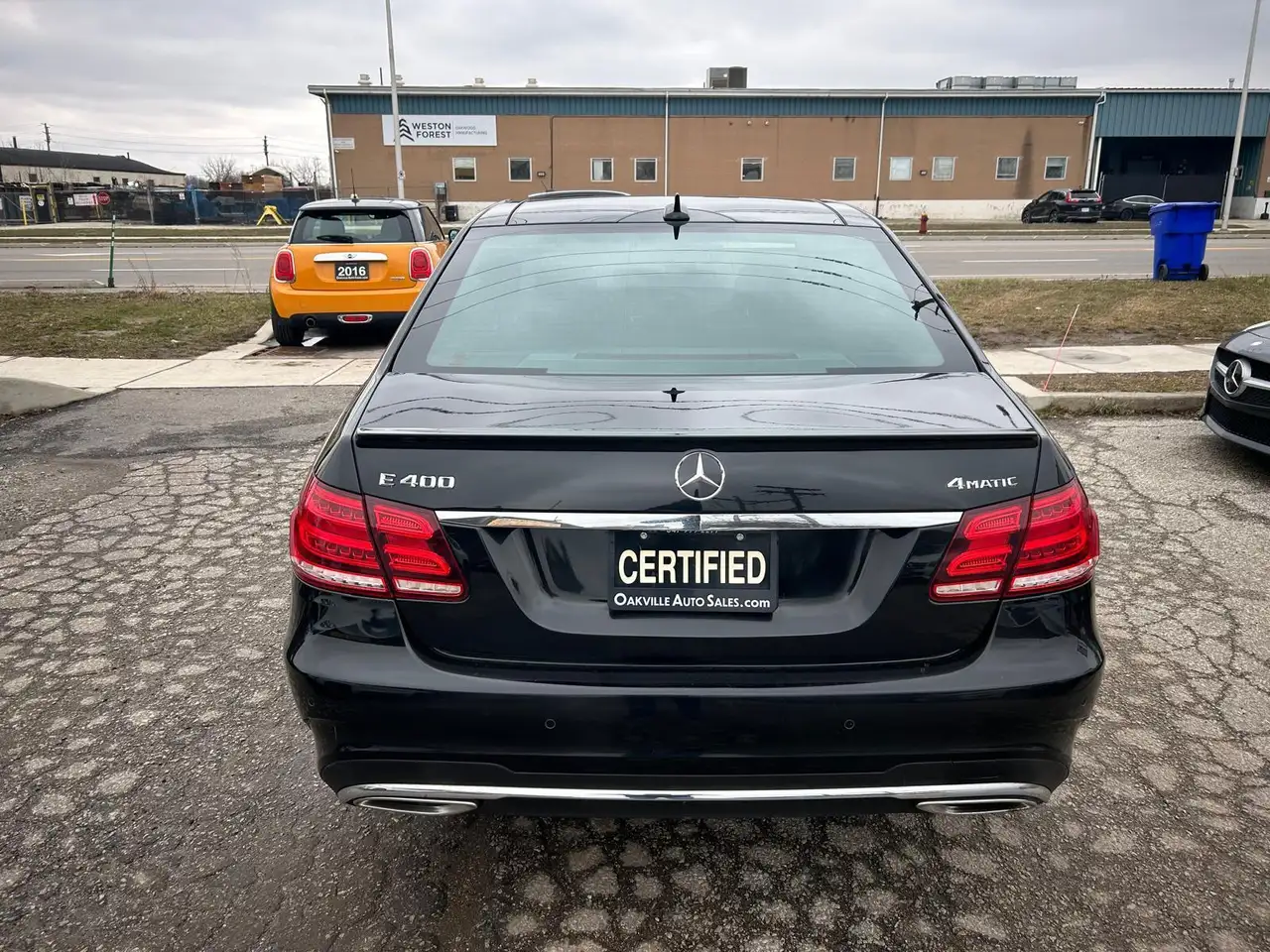 Mercedes-Benz E-Class снимка Mercedes-Benz E-Class