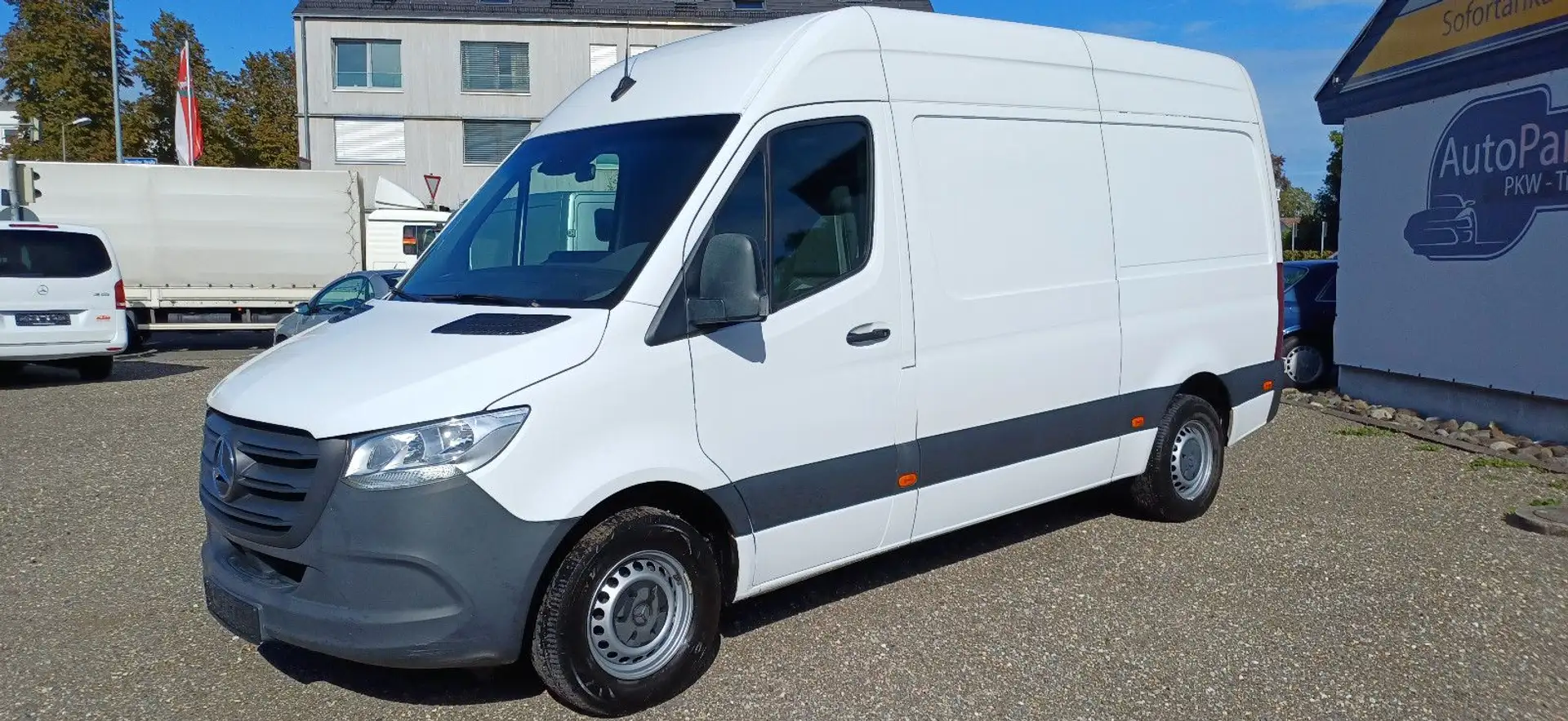 Mercedes-Benz Sprinter 319 CDI KA L2H2 Aut. Klima AHL Sthzg. Weiß - 1