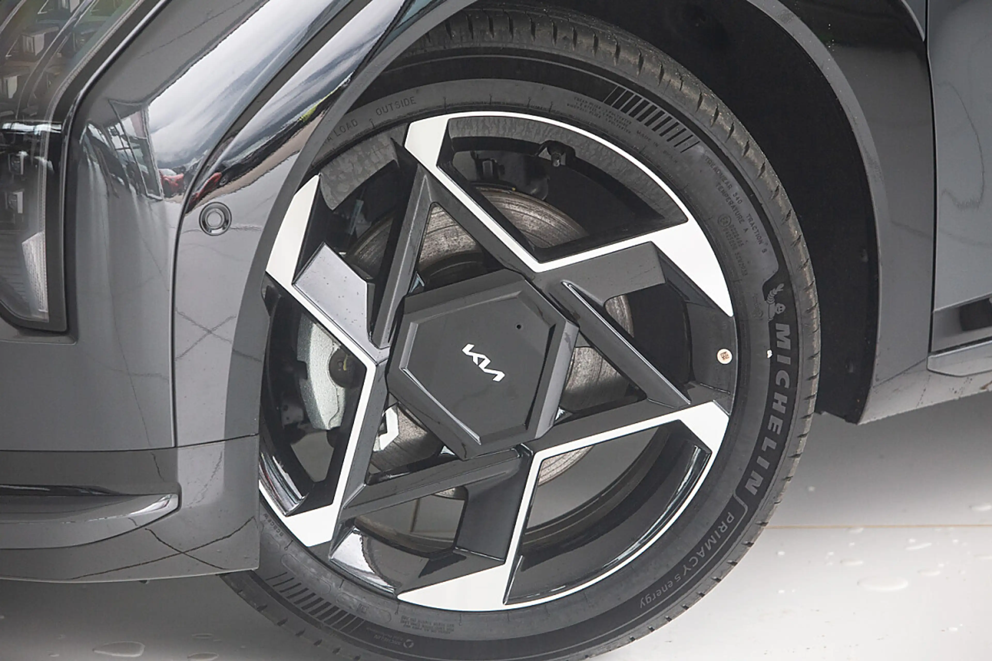 Kia EV4 HB FWD 81,4kWh GT-Line — photo 4