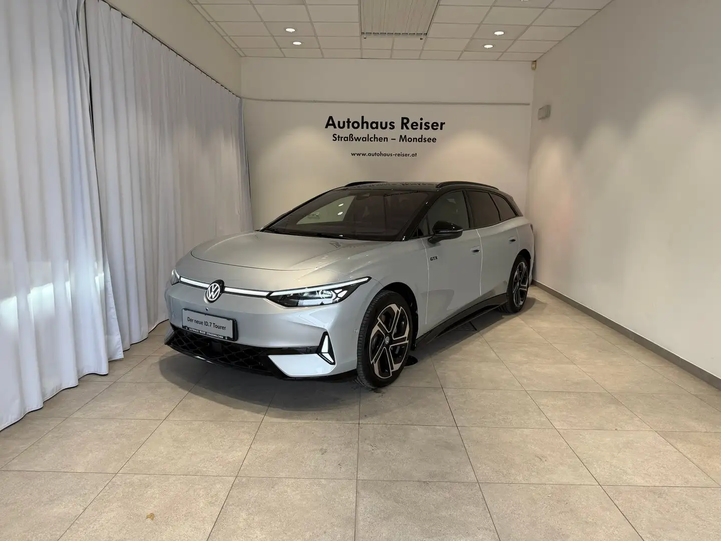Volkswagen ID.7 Tourer GTX 4MOTION 250 kW Business Silber - 2