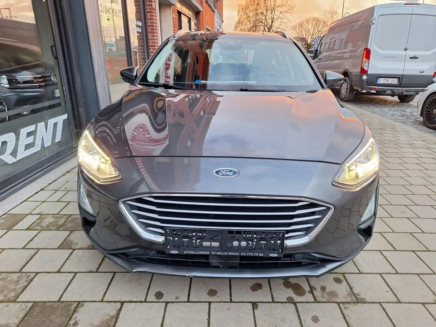 Ford Focus Clipper 1.5 eco BLUE Connected / afneembare trekha Grijs - 2