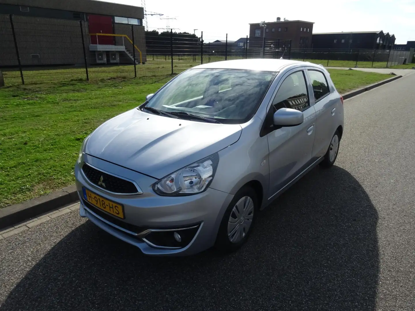 Mitsubishi Space Star 1.0 Cool+ Grijs - 1