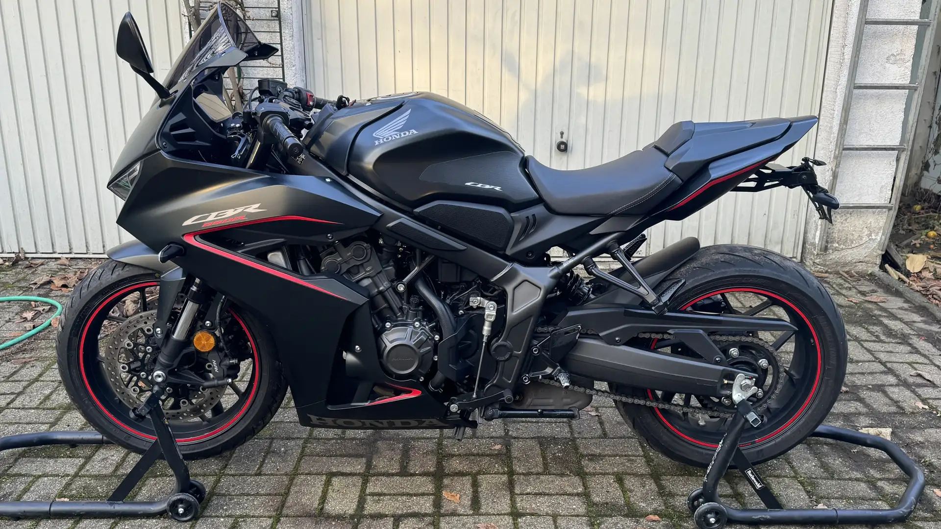 Honda CBR 650 Schwarz - 2