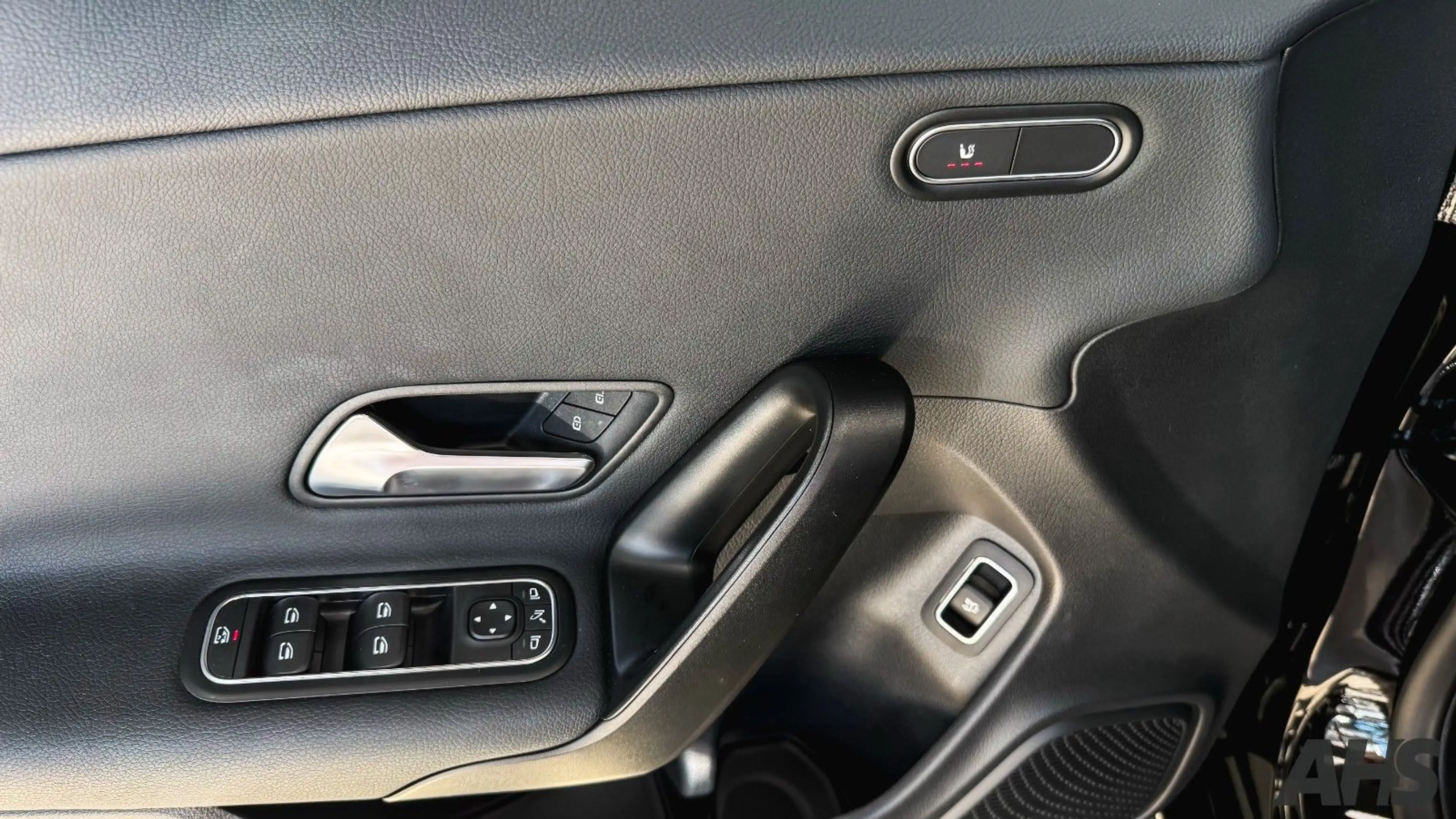 Mercedes-Benz CLA 200 | LED | Kamera | MBUX — photo 10