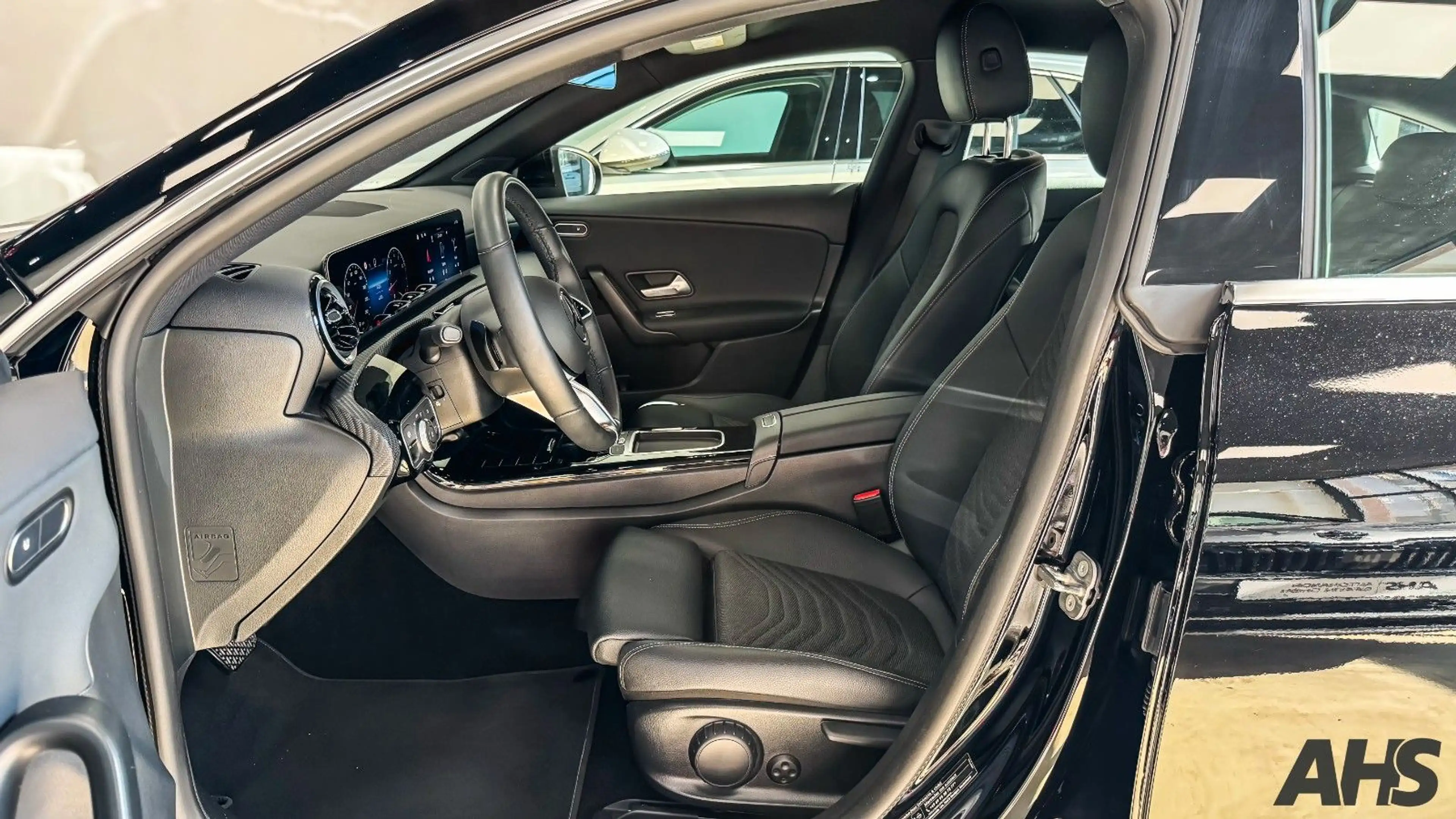 Mercedes-Benz CLA 200 | LED | Kamera | MBUX — photo 13