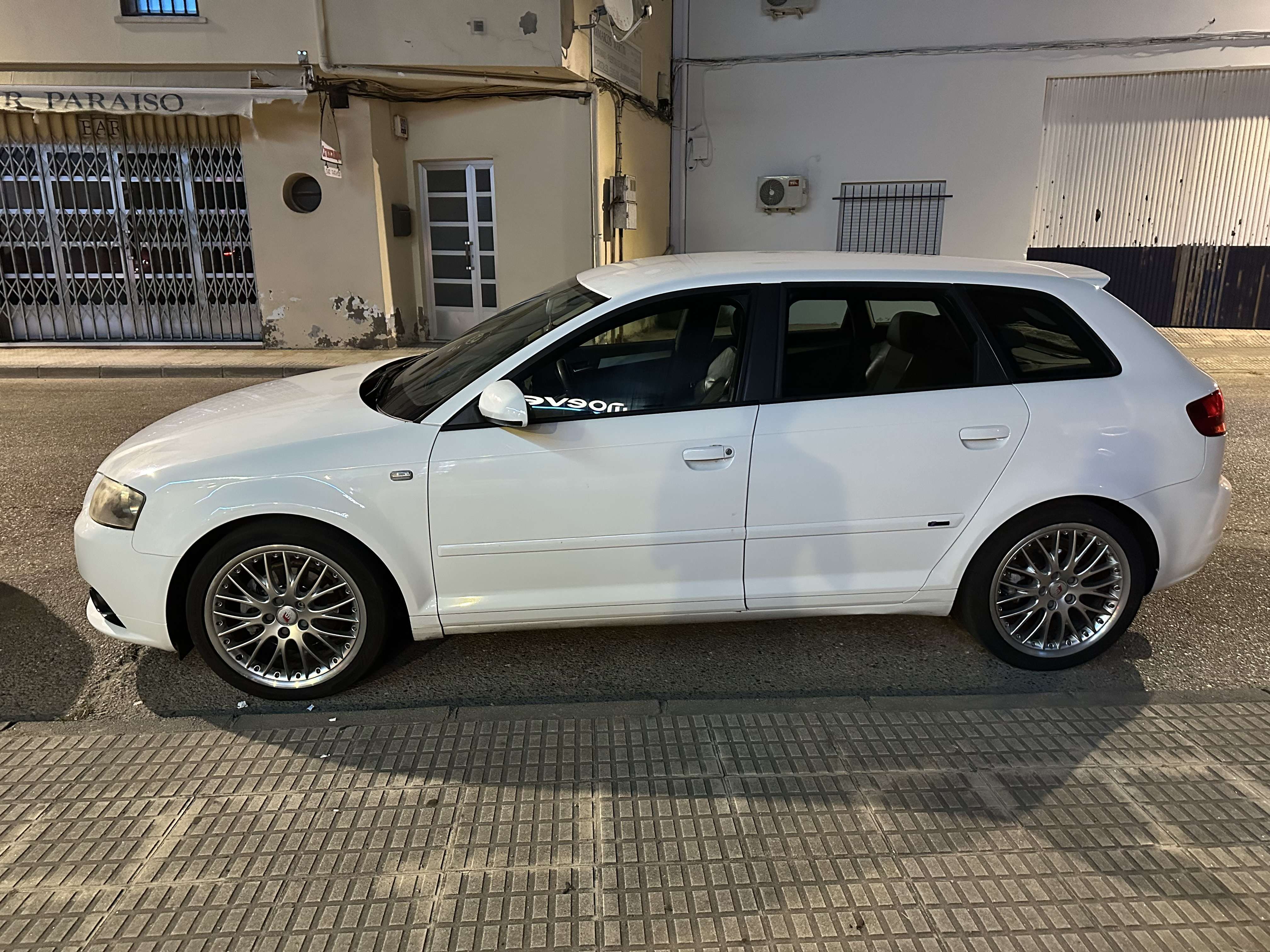 Audi A3 Sportback 2.0TDI S line edition DPF - foto 1