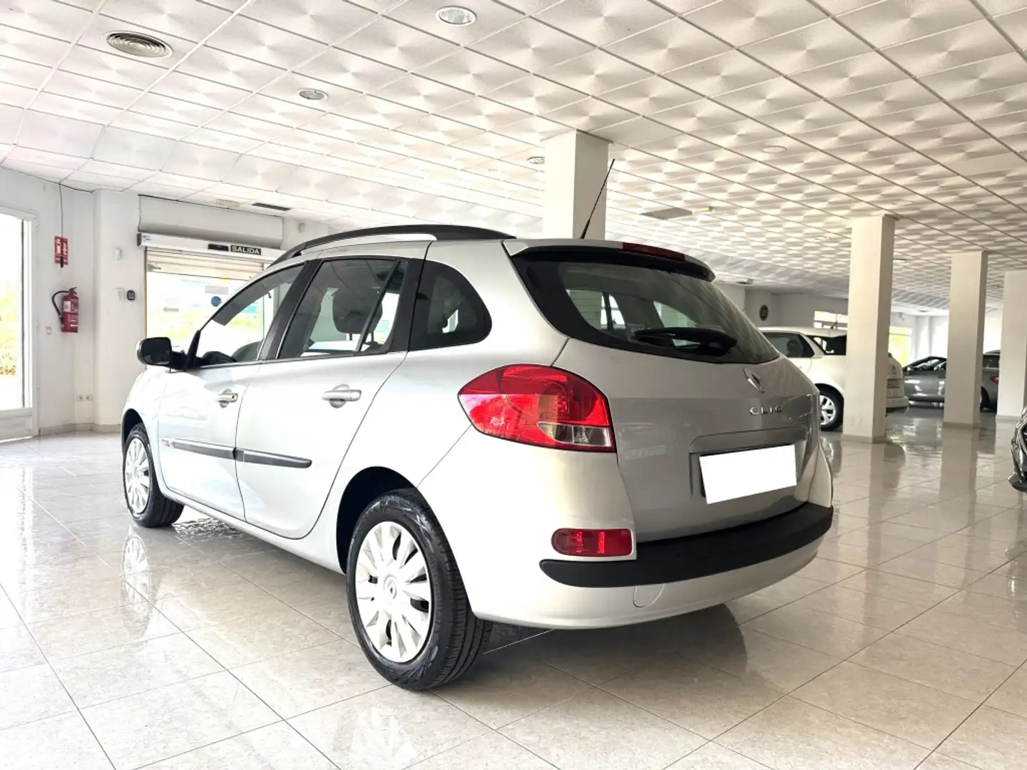 Renault Clio Grand Tour 1.5DCI Expression 85 Plateado - 2