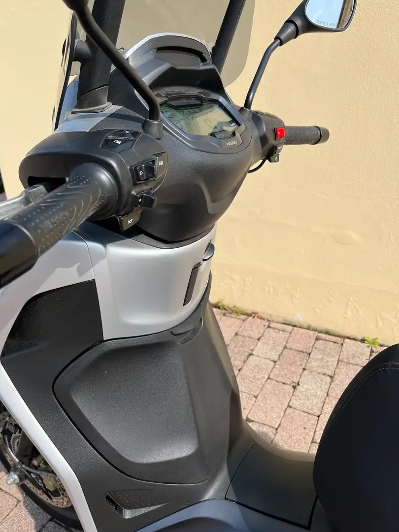 Piaggio Beverly 300 Szary - 1