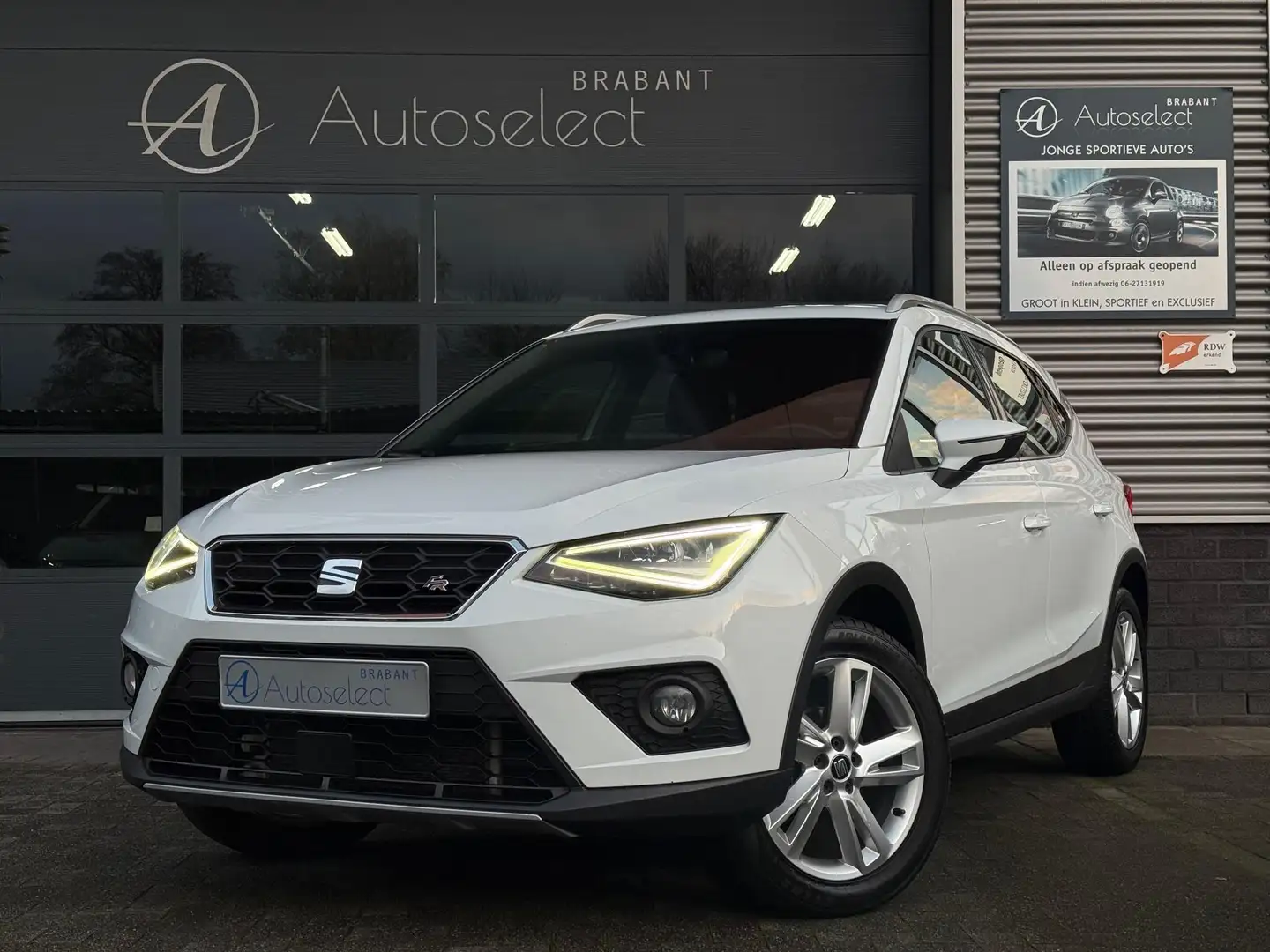 SEAT Arona 1.0 TSI FR Cruise Navi PDC Wit - 1