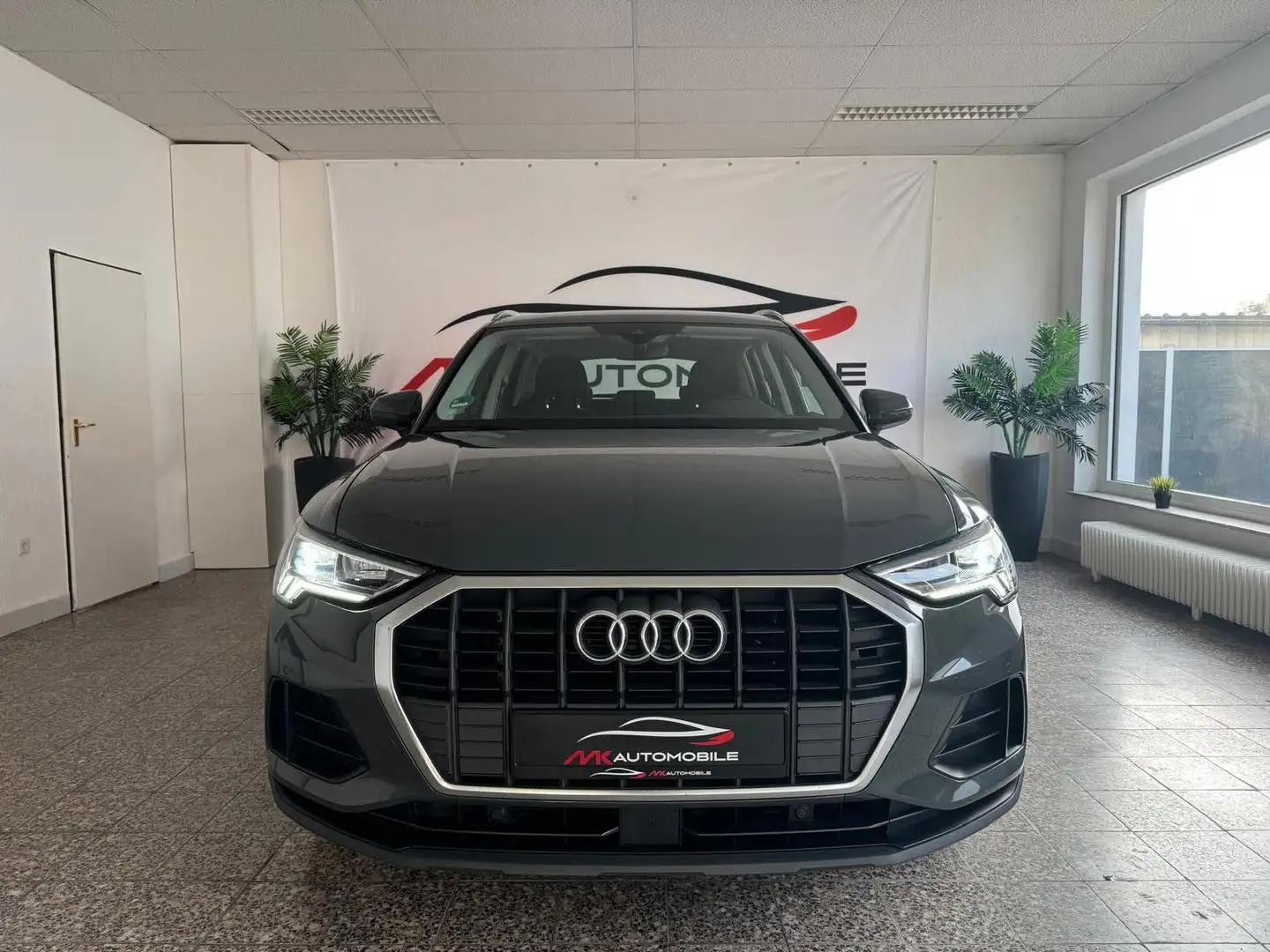 Audi Q3 35 TDI S-TRONIC LED MMI NAVI AMBIENTE Grau - 2