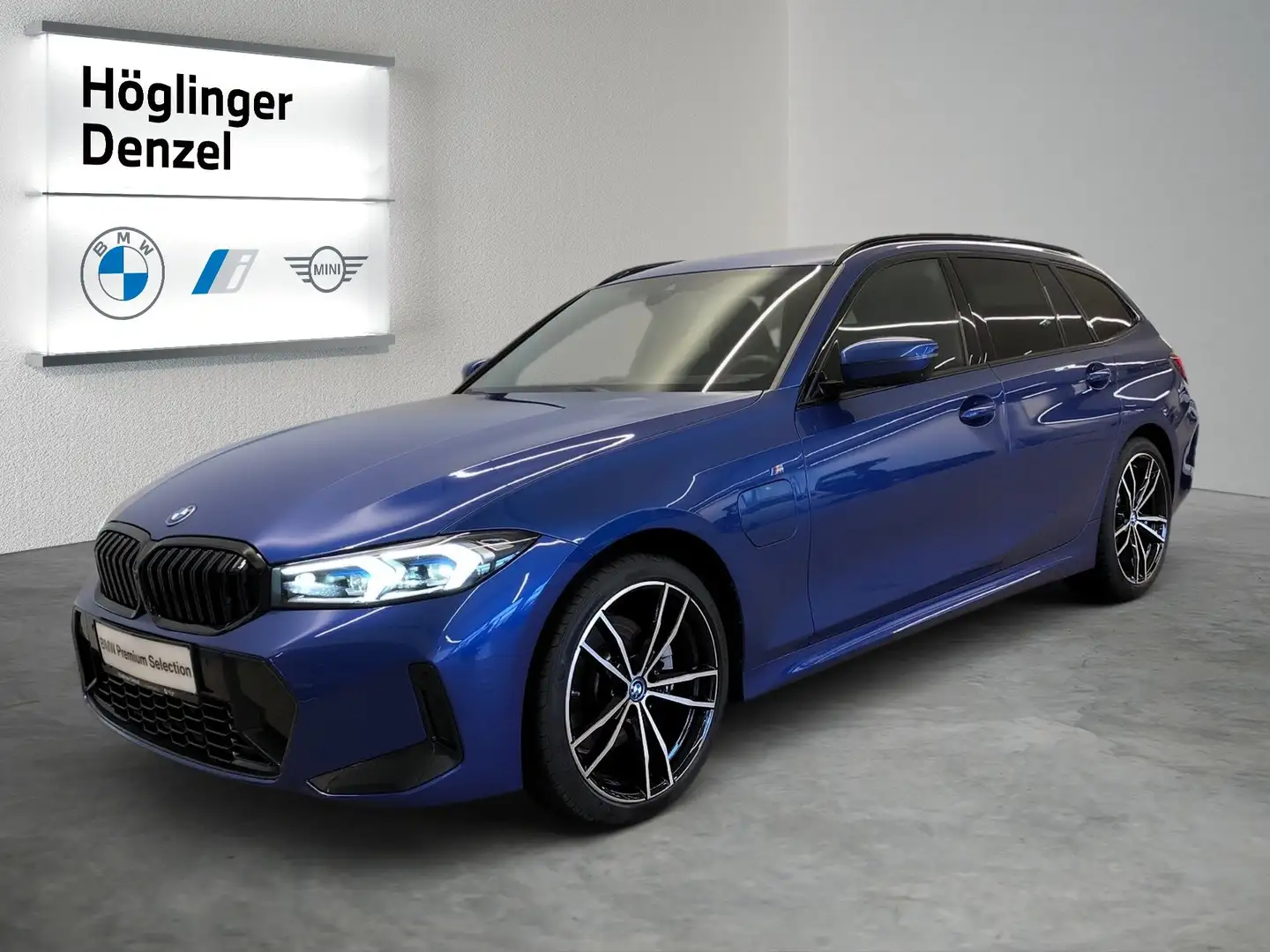 BMW 330 330e xDrive Modrá - 2