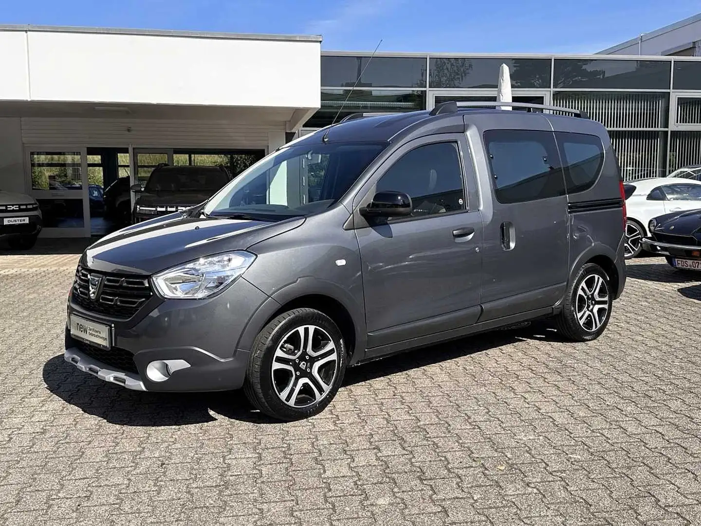 Dacia Dokker Stepway Celebration SCe 100 Grau - 1