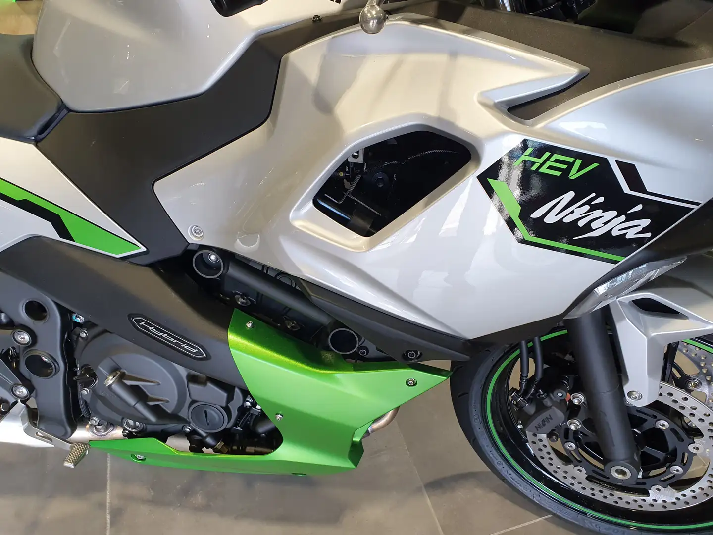 Kawasaki Ninja 7 Hybrid Grijs - 2